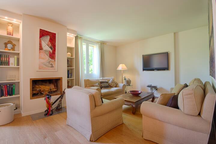 LUXURY ATTIC WITH PRIVATE LIFT IN THE CITY CENTER gallery image 2