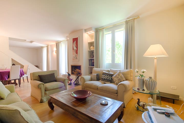 LUXURY ATTIC WITH PRIVATE LIFT IN THE CITY CENTER