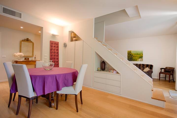 LUXURY ATTIC WITH PRIVATE LIFT IN THE CITY CENTER gallery image 3