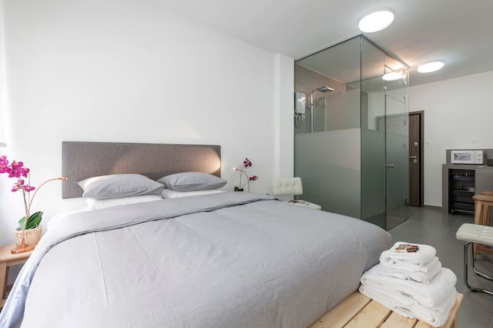 Waterfront #9Design - CozyCityCenter Studio