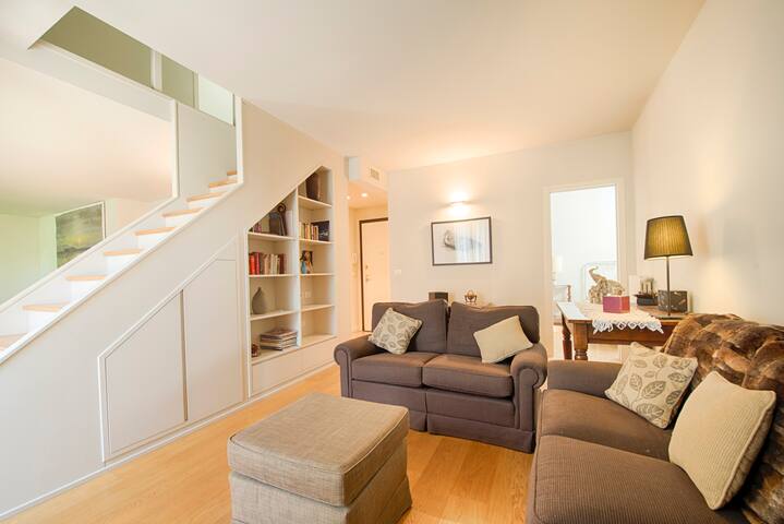 LUXURY ATTIC WITH PRIVATE LIFT IN THE CITY CENTER gallery image 5