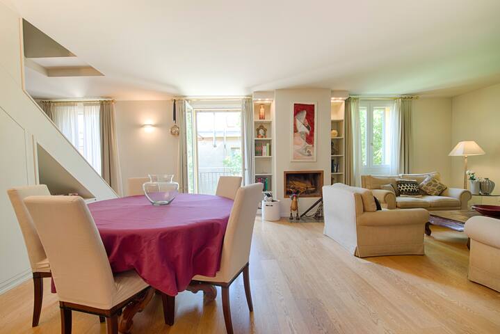 LUXURY ATTIC WITH PRIVATE LIFT IN THE CITY CENTER gallery image 4