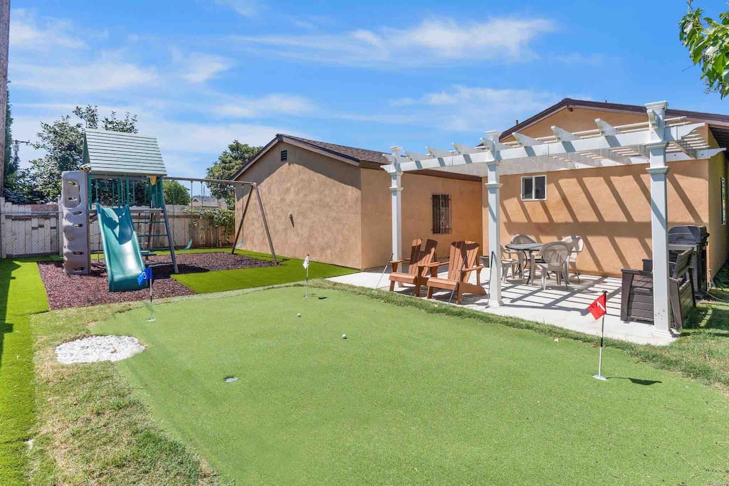 Airbnb Putting Green Playground btw Disney & Beaches