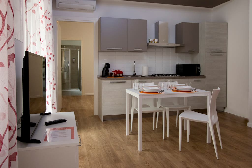 Zona Cucina / Kitchen and dining area