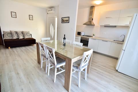 Popular Airbnb listing: It`s an offer you can`t refuse! :) in Općina Bibinje