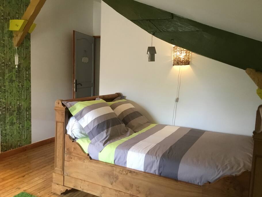 Chambre 2: 1 lit bateau 120x190
Vue parc