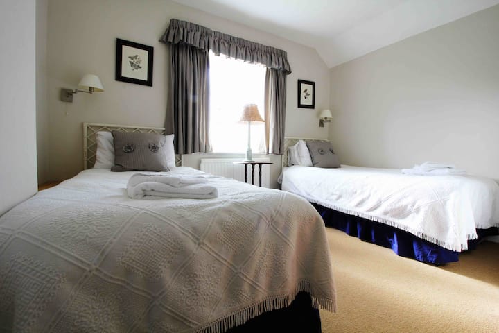 Marlings End的双人卧室