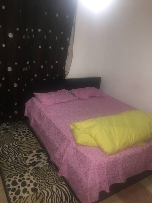 Cuarto con cama doble