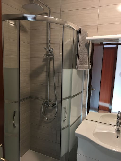 Bathroom / Kupaonica