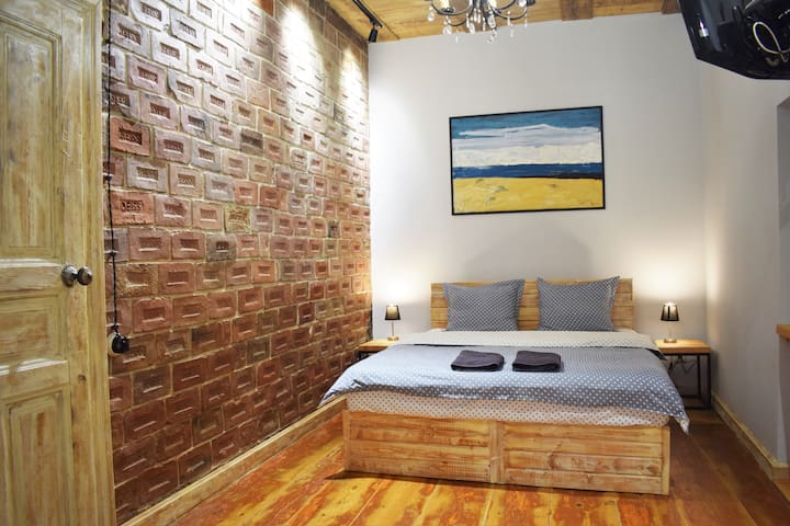 Loft style apt on Virmenska st. in 2 m to m Square