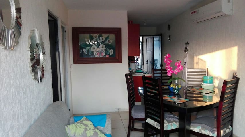 CASA COMODA,ASADOR, HIELERA ,CERCA DE TIENDAS AUT