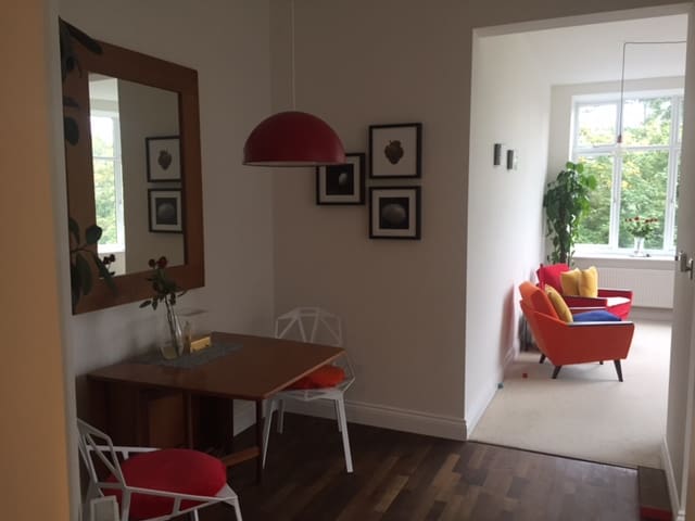 Contemporary apartment, central Haywards Heath