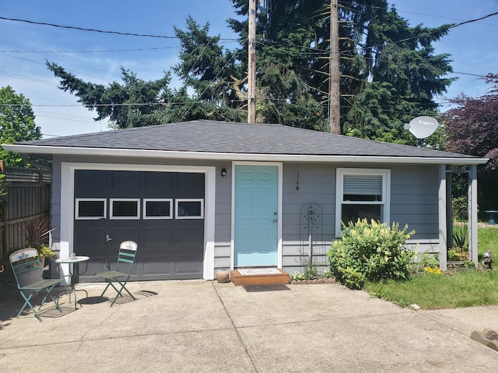 Charming Studio in North Springfield Guesthouses for Rent in