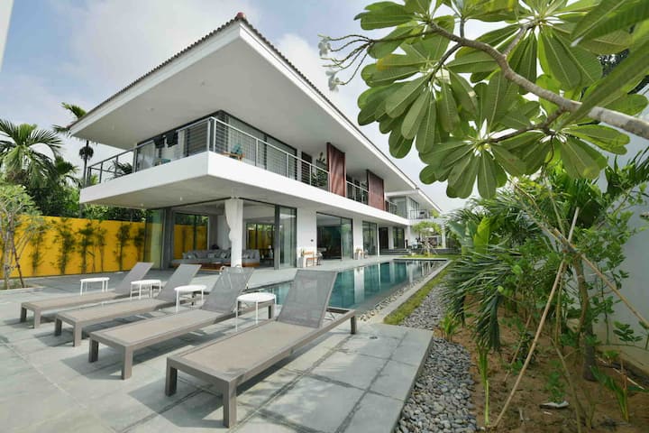 Akala Villa, Luxury 6 Bedrooms, Superb River View