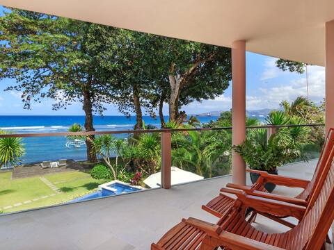 Oceanfront Escape: Serene and Spacious