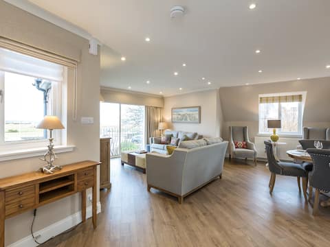 Successful Airbnb property: 1 Links Crecsnt in St Andrews And St Leonards