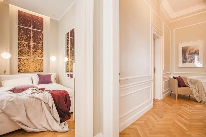 Поглед од влезот на станот 