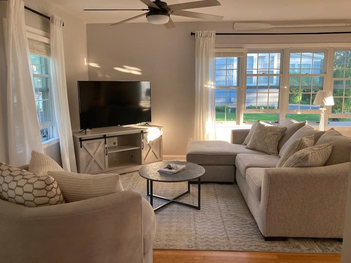Cute Cape Cod Getaway! Close To Downtown And Lake - Green Lake, WI