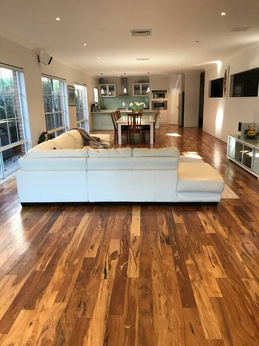 2/22: Large family entertainment zone