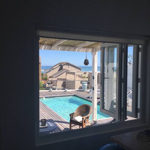 Beach style house 1 minute to the beach gallery image 5