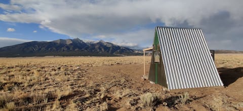 Tiny Art shack with a Big Mountain View!
