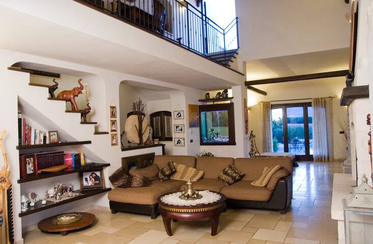 Charming villa not far from the sea gallery image 5