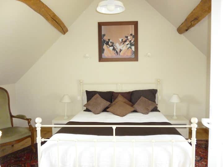 Საძინებელი: 160 საწოლი პირველ სართულზე