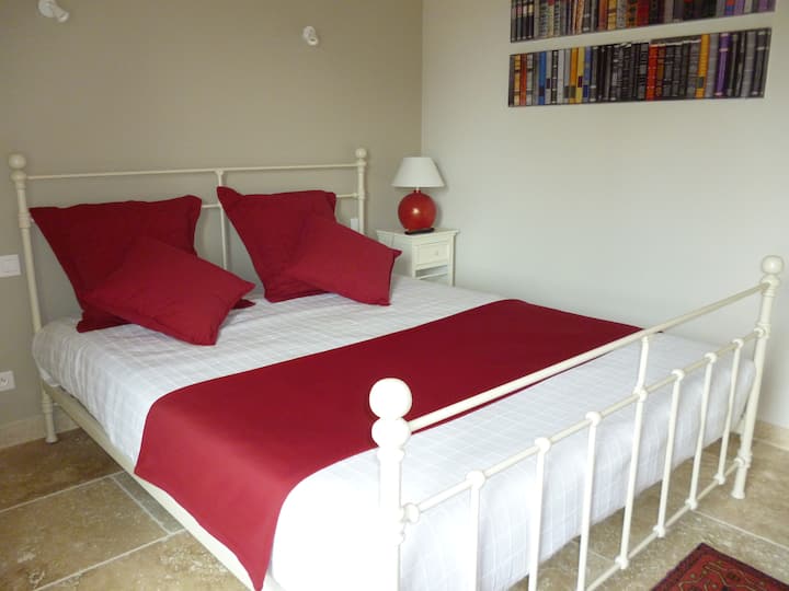 საძინებელი: 160 თეთრეული პირველ სართულზე