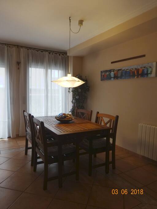Comedor con salida balcon calle
