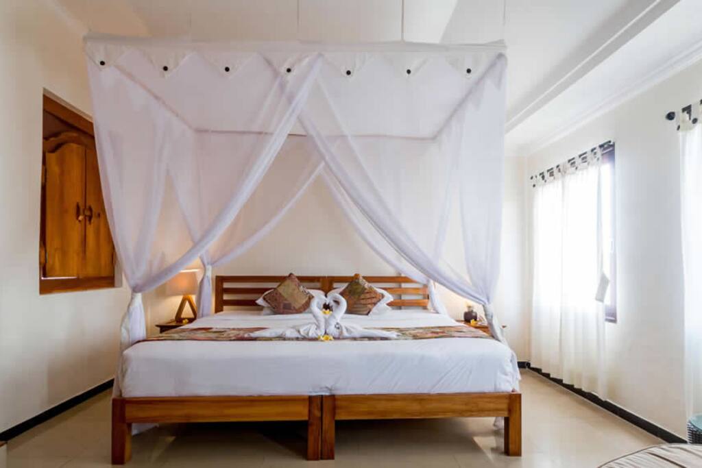 Suite Seruni Room