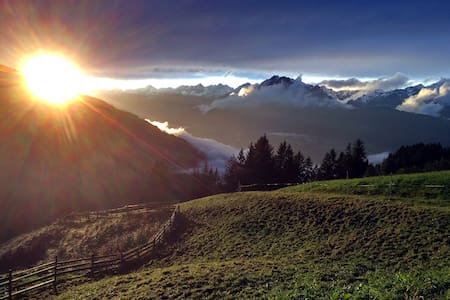 Urige Almhütte (Aste) in Tirol mitten am Berg