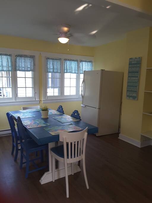 Bright and cheery dining room