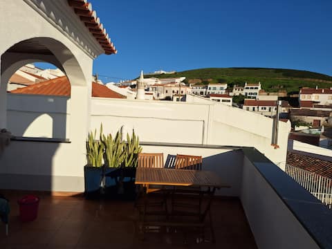 Successful Airbnb property: Casa Santos 1º Andar, aloja. local in Bordeira