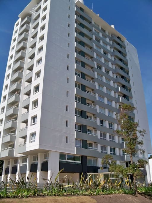 Edificio Jardines de la Sierra. Roosevelt y Parada 8. Punta del Este.
