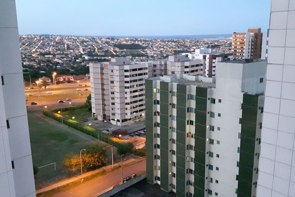 Vista Lateral direita do fim da tarde. Avenida EPTG.