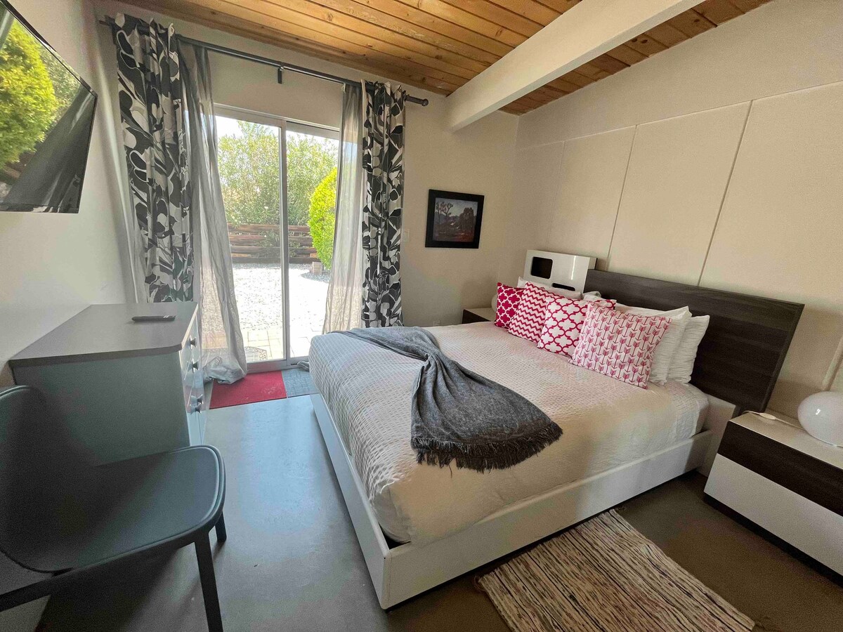 Საძინებელი 152 × 203 სმ ზომის საწოლით 