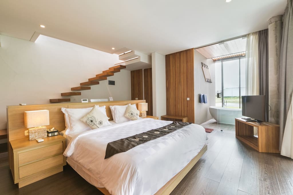 Master bedroom, overlooking the pool