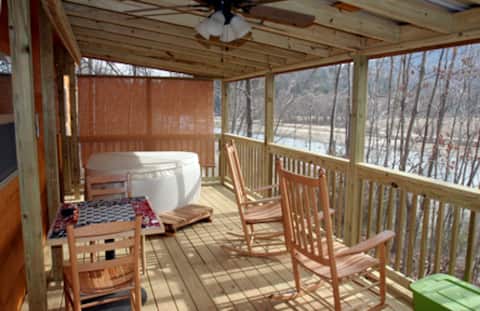 Fishing Cabin, Romantic Cabin on Lake Lure!