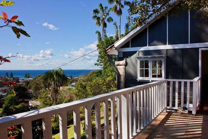 Cabbage Palm Cottage with car. gallery image 3