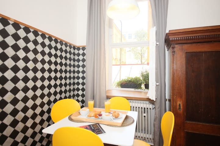 HISTORIC CENTRE  BOOKSHOPPER'S quiet Apt Prague 1