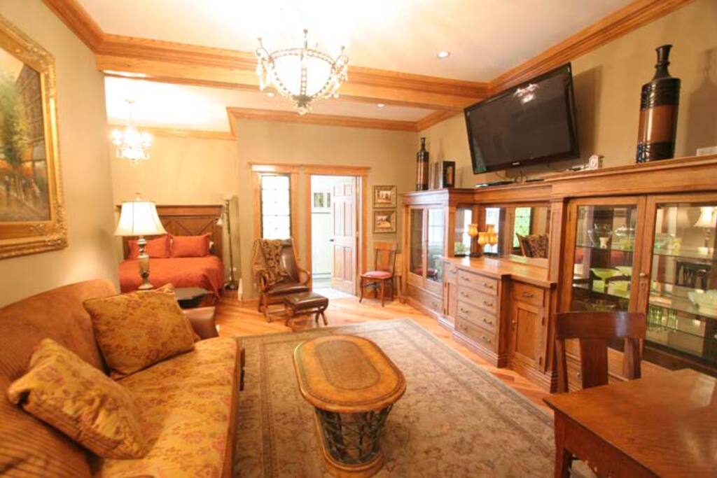 General suite Victorian Mansion