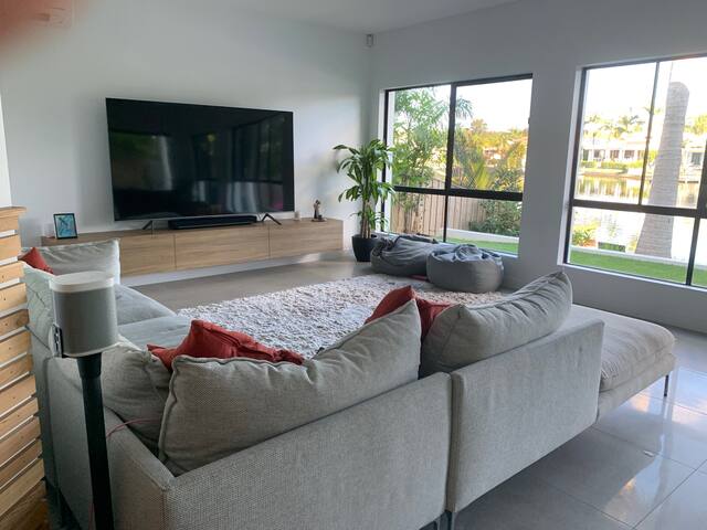 Waterfront Dream Vacation House gallery image 5