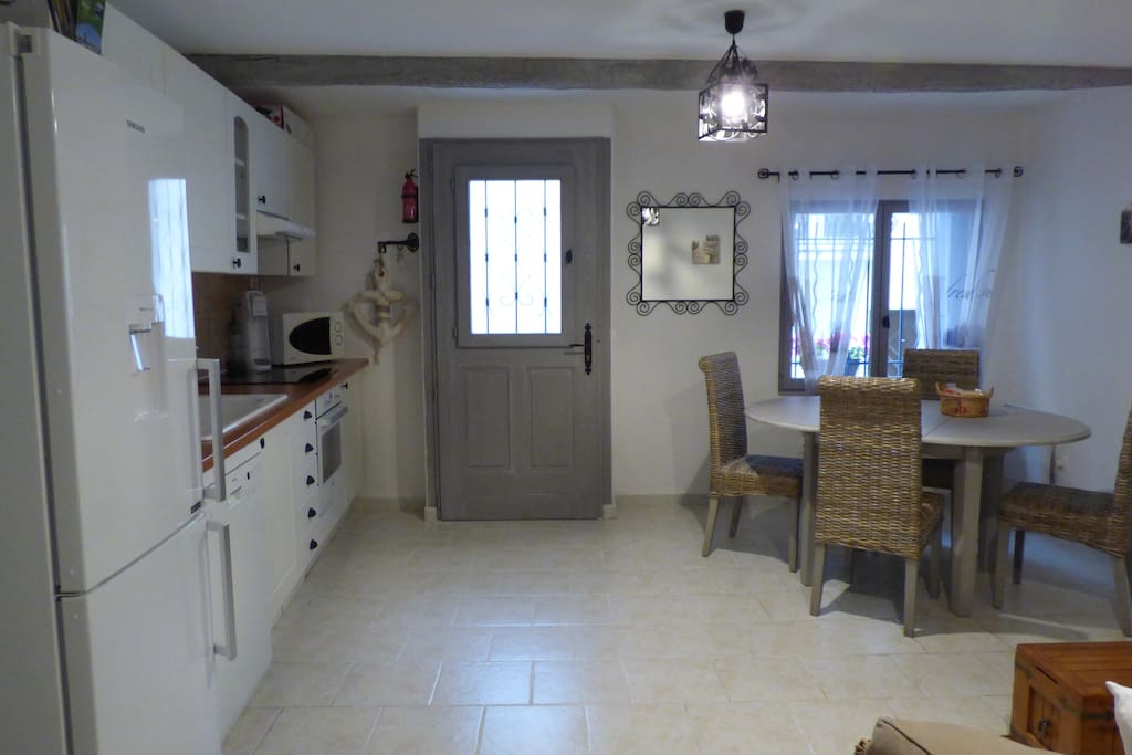 Salle de séjour vue de la chambre