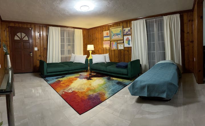 Two King Size Beds (Plus More) And Chef’s Kitchen - Gainesville, FL