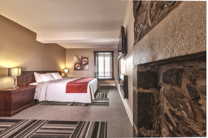 Magnificient room in historic Building Old Quebec