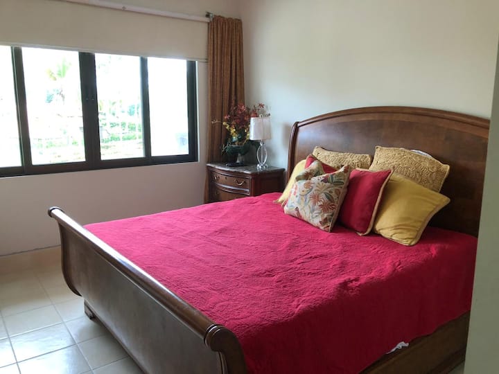 ครูใหญ่ในห้องนอน