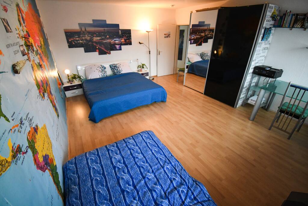 Das Zimmer ist sehr groß,hell und gemütlich
