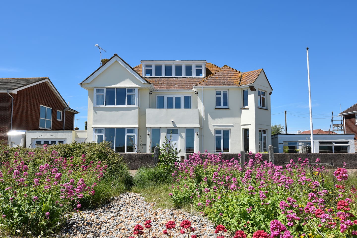 Great family home on the beach. Houses for Rent in Pevensey Bay, East