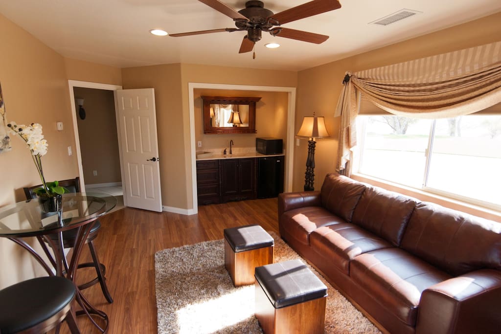 Vineyard Suite Living Room & Wet Bar