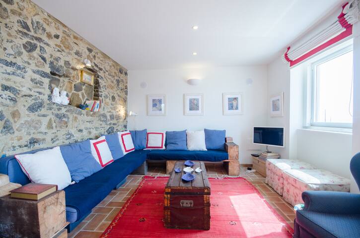 Sea house near Sintra gallery image 2